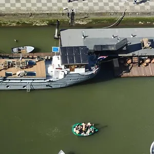 Botel De Coaster & Aquarium Ponton, Rotterdam
